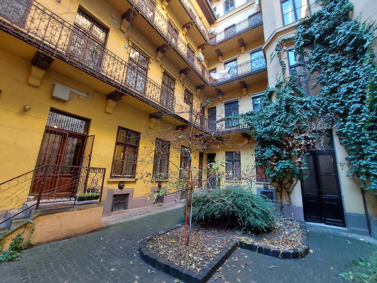 Ferienwohnung The Only Way Is Up! Budapest Exterior foto